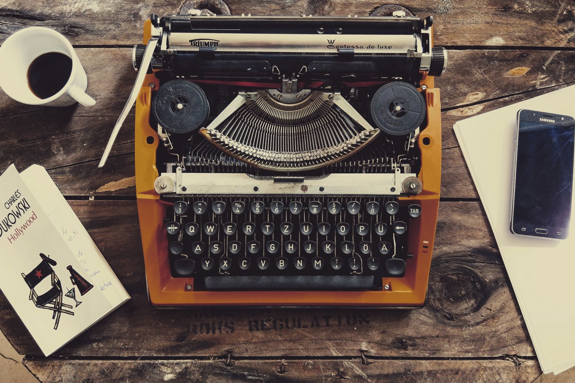 brown and black typewriter