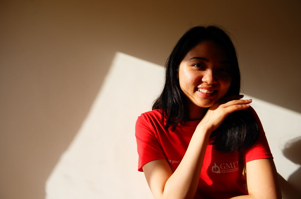 woman in red crew-neck top