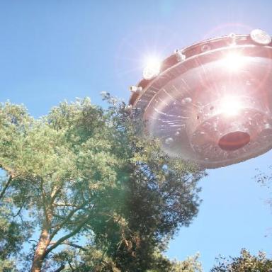 21 Creepy Theories About Aliens And UFOs