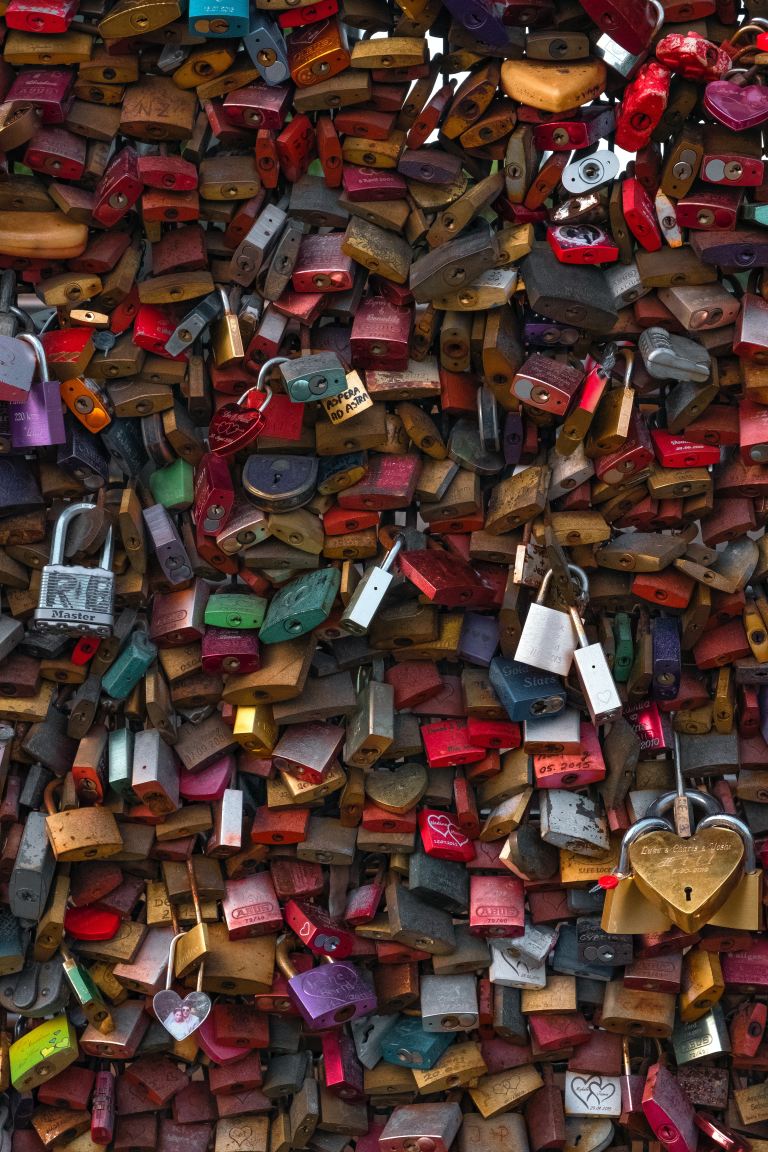 pile of assorted-color padlock lot