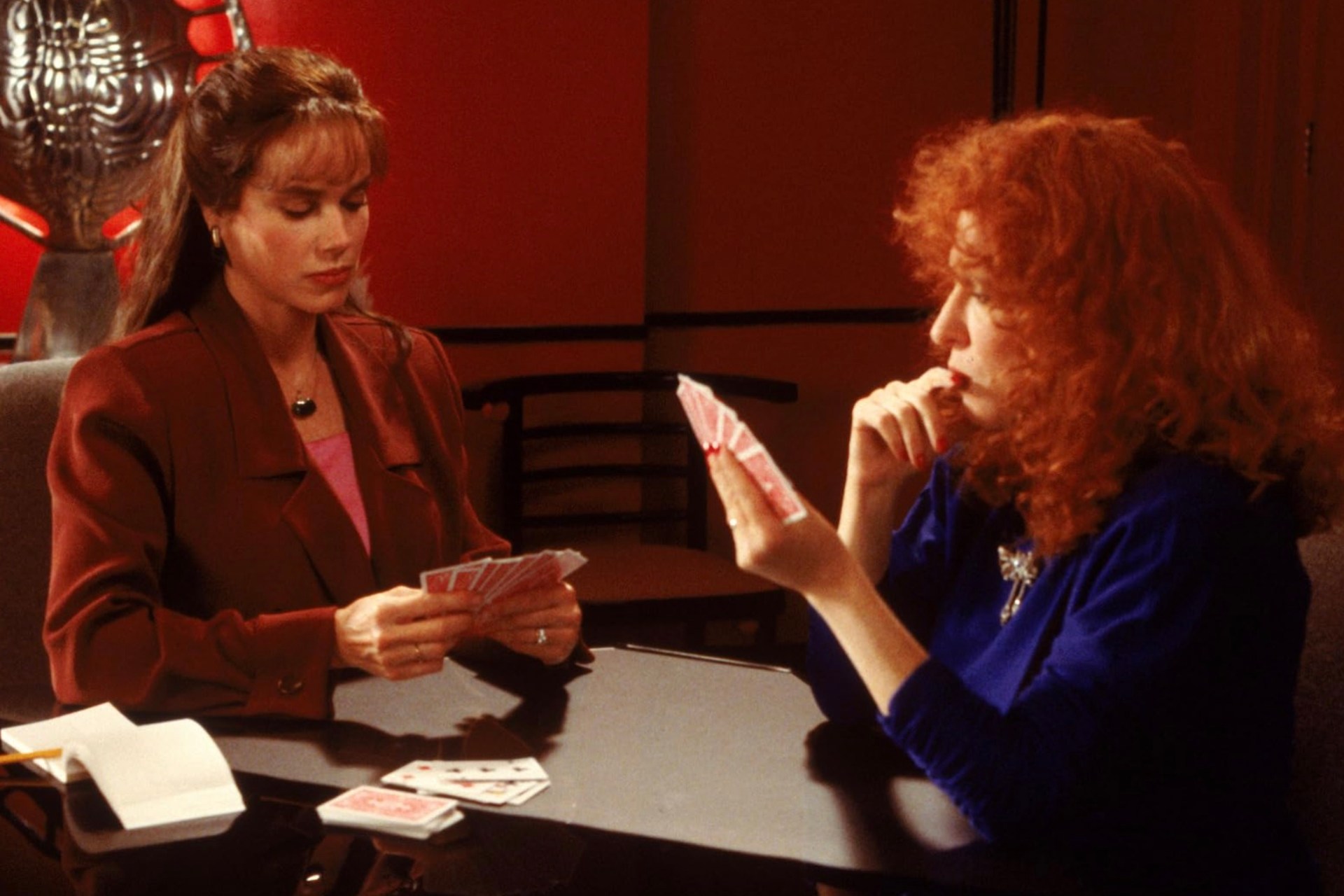 Bette Midler and Barbara Hershey in 'Beaches'