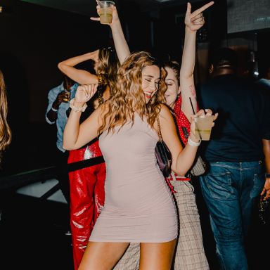 5 Signs a Club is Good to Meet Girls At