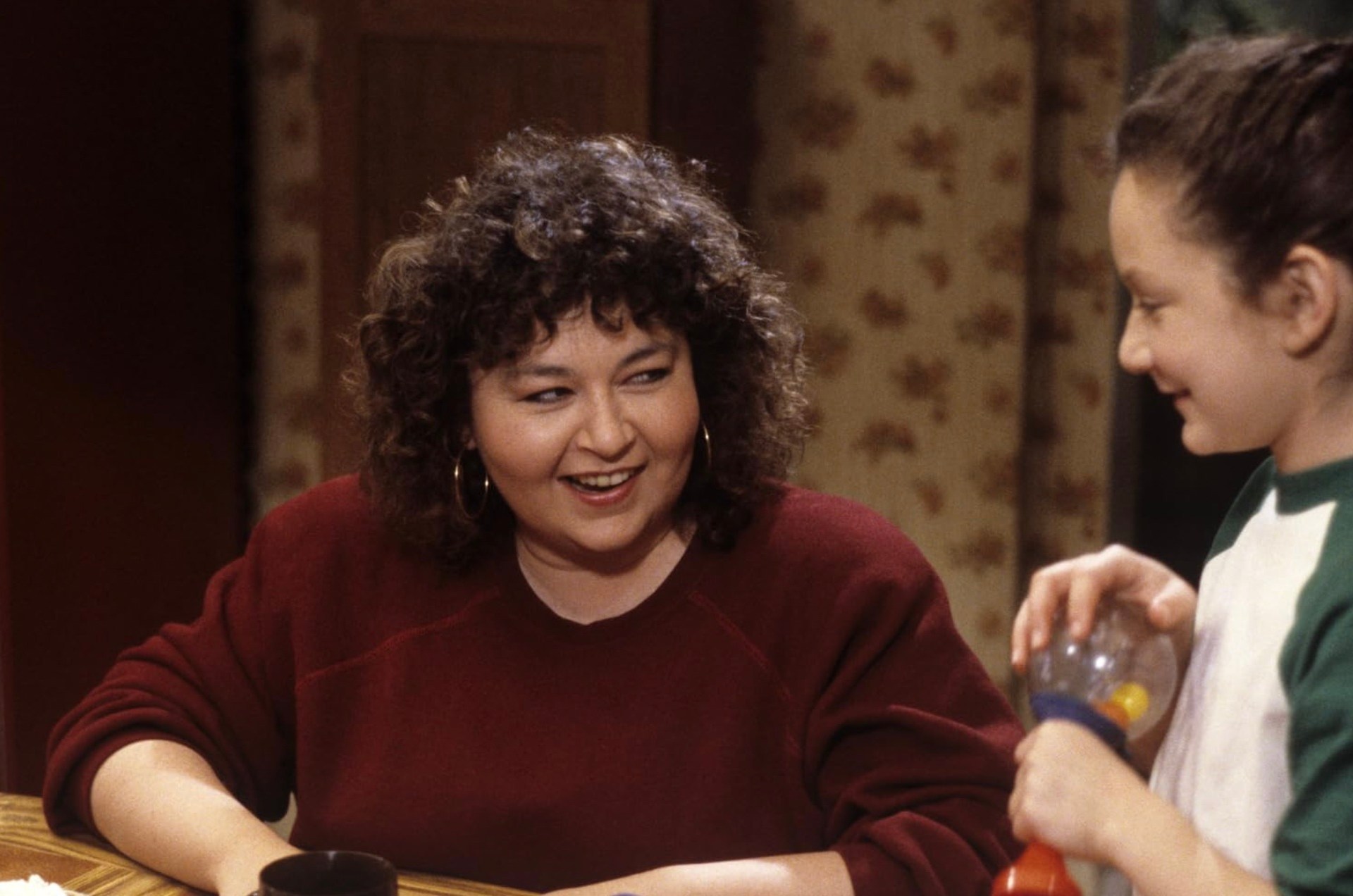 Roseanne Barr and Sara Gilbert in 'Roseanne' | IMDb