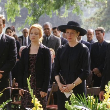 Lauren Ambrose, Frances Conroy, Michael C. Hall, and Peter Krause in Six Feet Under (2001)