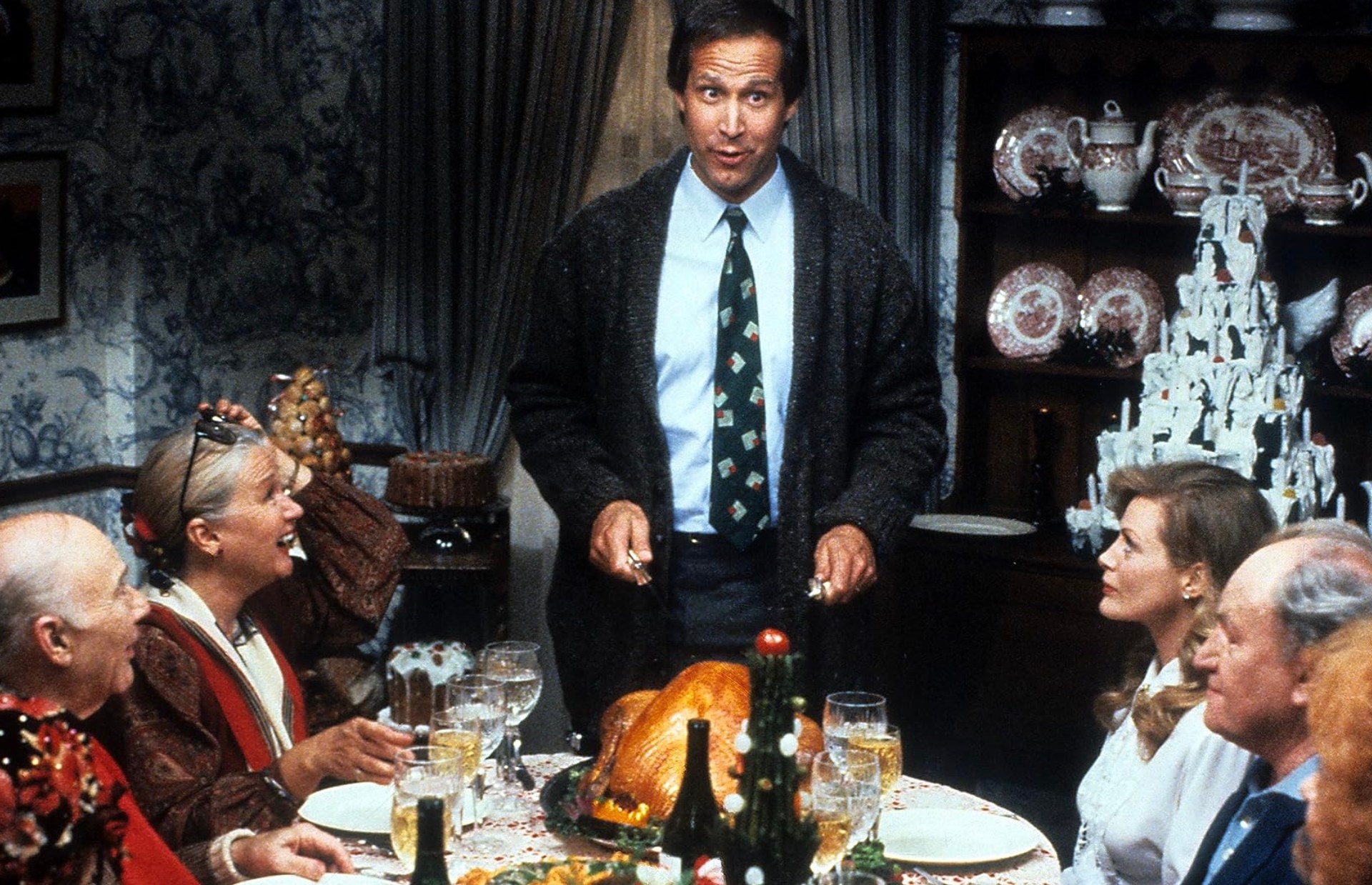 Chevy Chase, Beverly D'Angelo, Diane Ladd, Doris Roberts, E.G. Marshall, and John Randolph in National Lampoon's Christmas Vacation (1989)