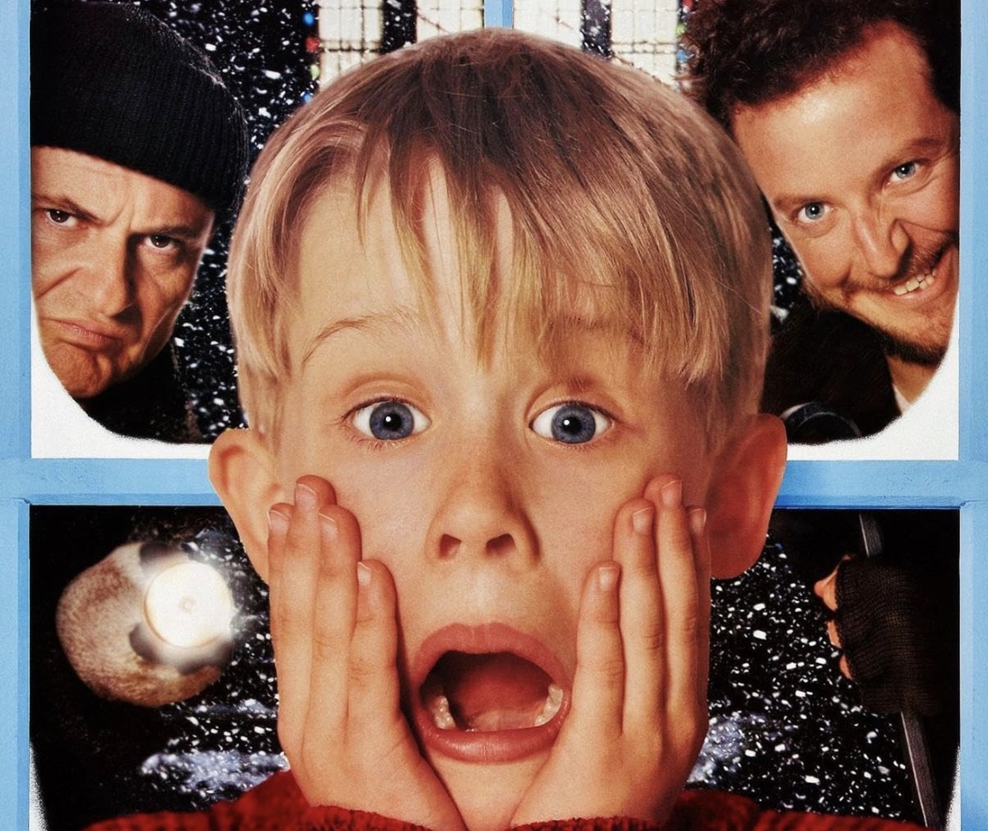 Macaulay Culkin, Joe Pesci, and Daniel Stern in Home Alone (1990)