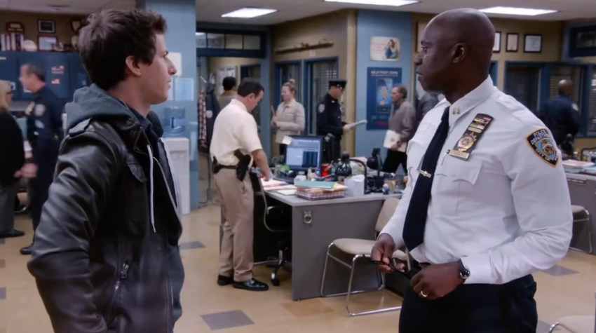 7 Of The Best TV Workplace Comedies (That Aren’t ‘The Office’) You Can Stream Right Now