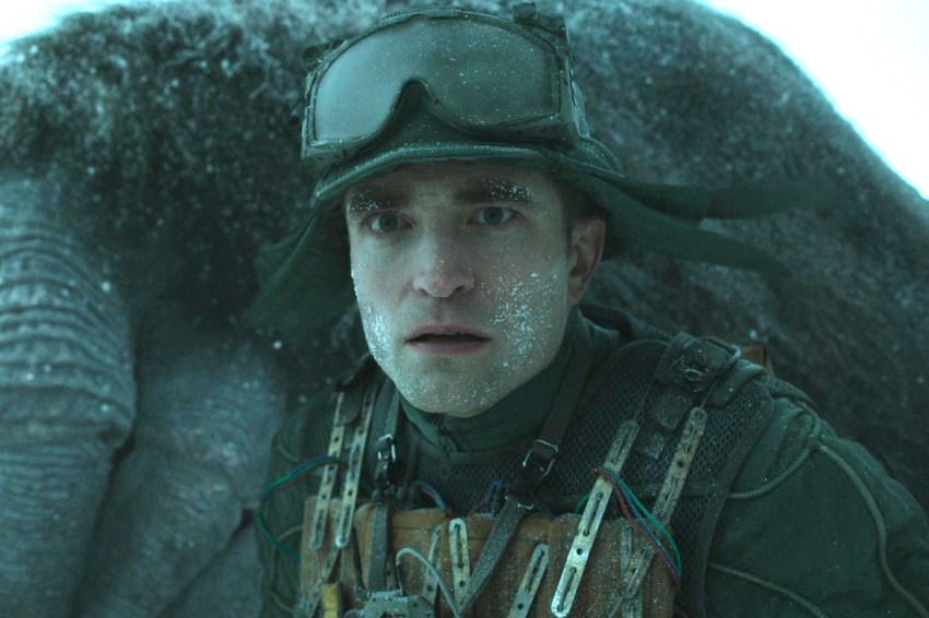 mickey_17_robert_pattinson_snow_alien.jpg
