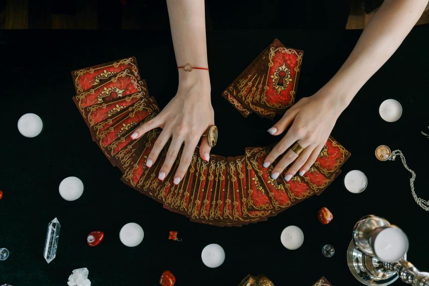 Your Weekly Tarot Reading For July 14-20, Based On Your Zodiac Sign