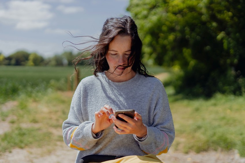 30 Real Reasons Why People Ignore Texts From People They Love